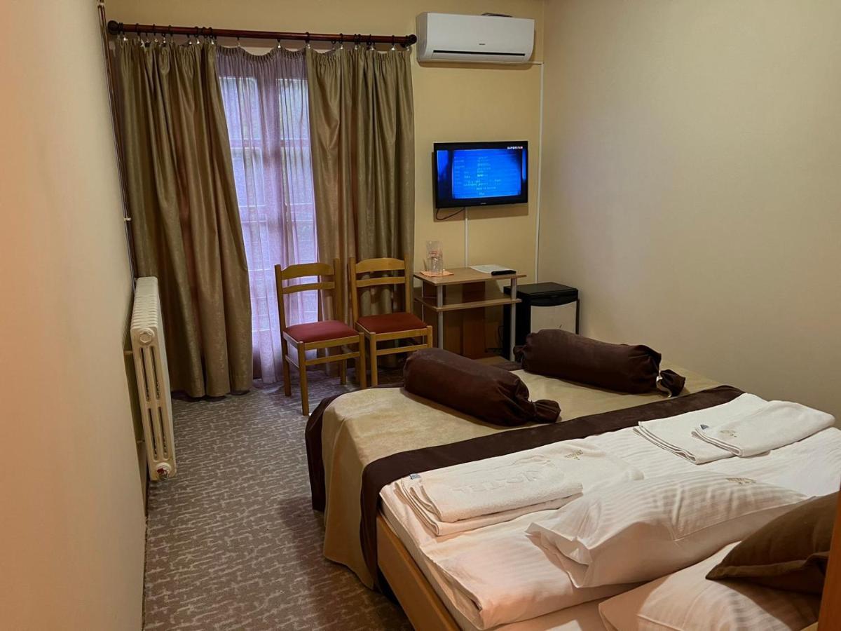 Hotel Dva Goluba パレ エクステリア 写真