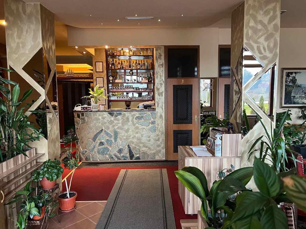 Hotel Dva Goluba パレ エクステリア 写真