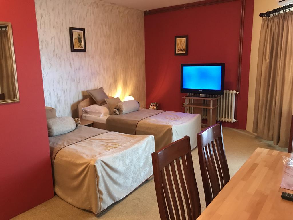 Hotel Dva Goluba パレ エクステリア 写真