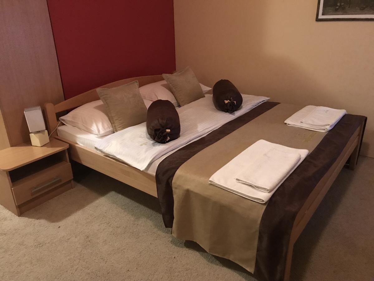 Hotel Dva Goluba パレ エクステリア 写真