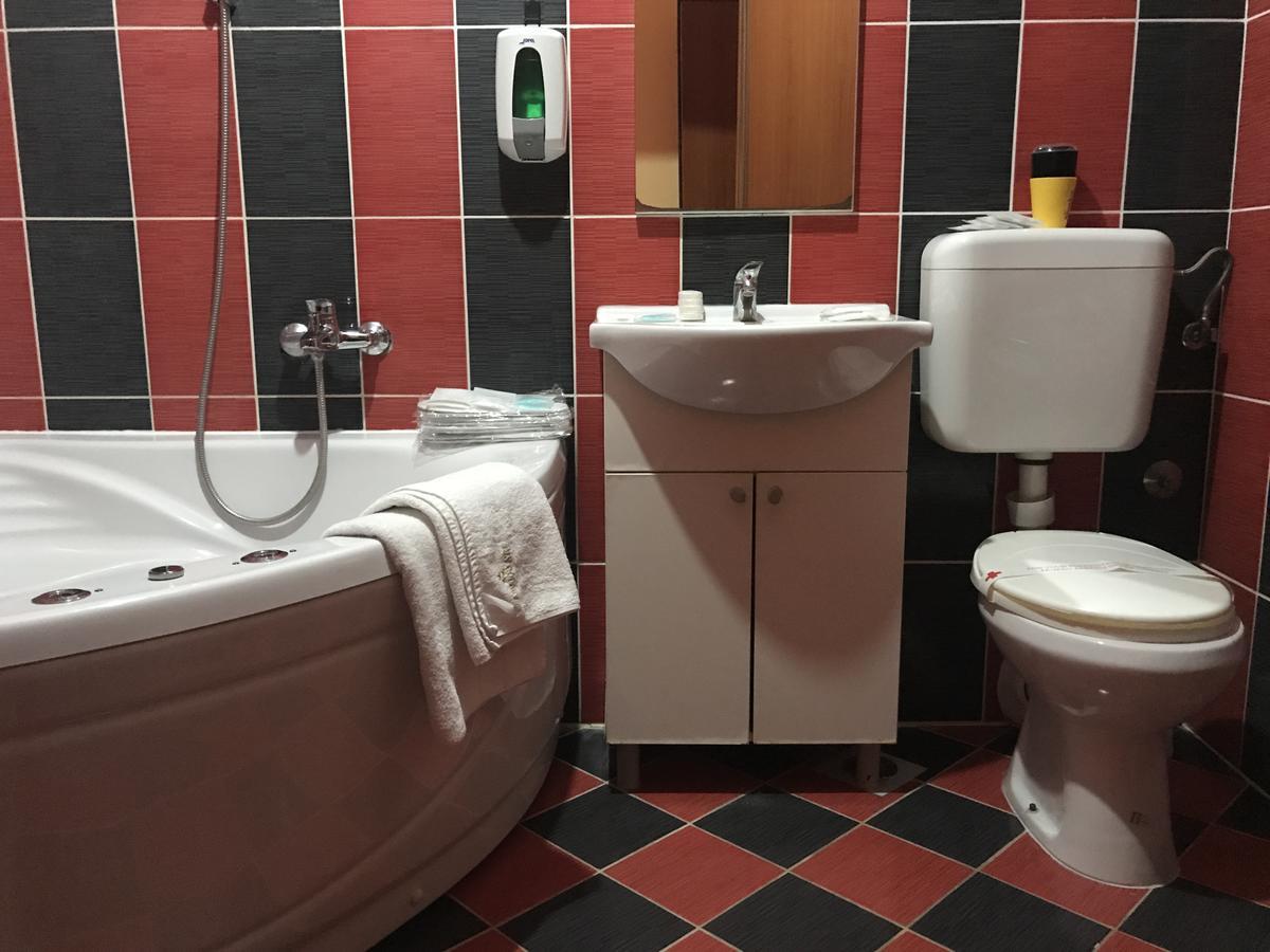 Hotel Dva Goluba パレ エクステリア 写真