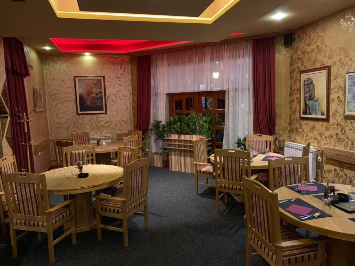 Hotel Dva Goluba パレ エクステリア 写真
